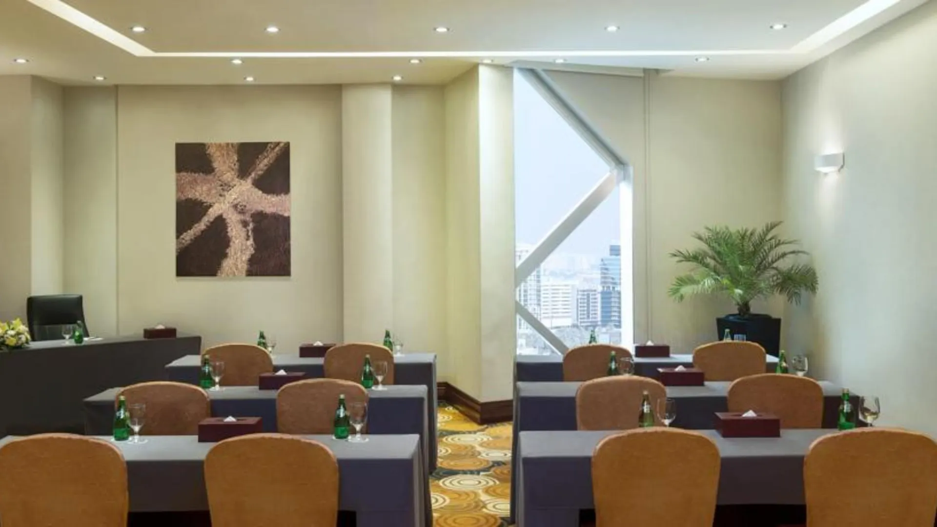 فندق سيتي سيزنز تاور بر دبي 4*,